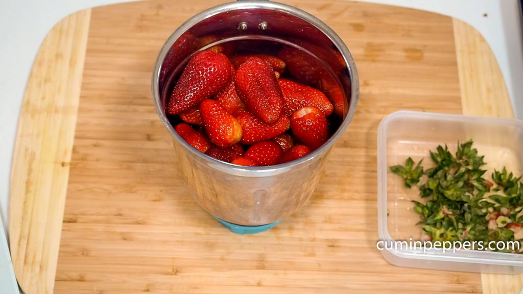 how to make strawberry popsicle